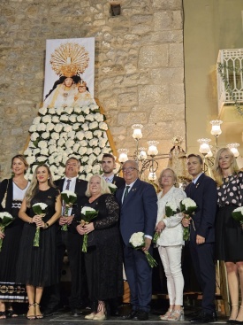 L'Ofrena a la Mare de Déu de la Paciència reuneix generacions de reines i dames en el 60è aniversari de la seva arribada a Oropesa del Mar