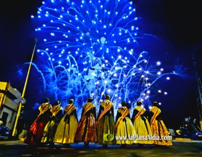 Les Alqueries despide sus fiestas patronales con misa, procesión y castillo de fuegos artificiales