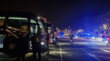 Más de 100 voluntarios de Castellón ayudan en la zona cero de la DANA