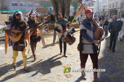 Miles de personas y mucha solidaridad por la Dana en el Alqüra Medieval de Alcora