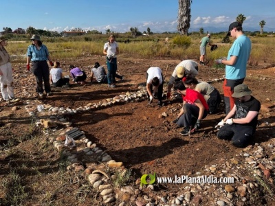 Una veintena de estudiantes del Curso Internacional de Arqueología de la UJI participan en el proyecto de la villa marítima de Sant Gregori en Burriana