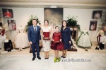 Vermell i ivori, els colors dels primers vestits de Claudia i Valeria