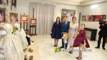 Vermell i ivori, els colors dels primers vestits de Claudia i Valeria