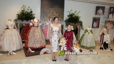 Vermell i ivori, els colors dels primers vestits de Claudia i Valeria