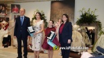 Vermell i ivori, els colors dels primers vestits de Claudia i Valeria