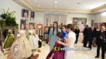 Vermell i ivori, els colors dels primers vestits de Claudia i Valeria