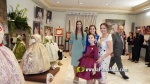Vermell i ivori, els colors dels primers vestits de Claudia i Valeria