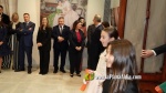 Vermell i ivori, els colors dels primers vestits de Claudia i Valeria