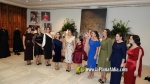 Vermell i ivori, els colors dels primers vestits de Claudia i Valeria