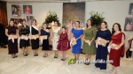 Vermell i ivori, els colors dels primers vestits de Claudia i Valeria