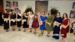 Vermell i ivori, els colors dels primers vestits de Claudia i Valeria