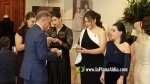 Vermell i ivori, els colors dels primers vestits de Claudia i Valeria
