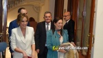 Vermell i ivori, els colors dels primers vestits de Claudia i Valeria