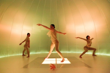 La Mostra Reclam inicia su quinta semana con la recuperación de 'TRES de Ballet Triàdic'
