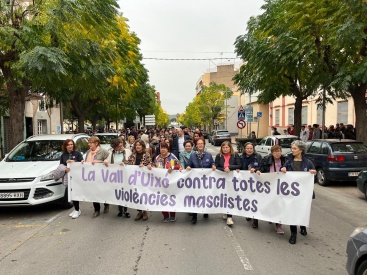 La Vall d'Uixó marcha contra la violencia de género en conmemoración del 25 de noviembre