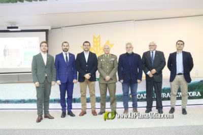 El libro 'Alcora, el lugar de las 12 batallas' cautiva al numeroso pblico en su presentacin en la capital de l'Alcalatn
