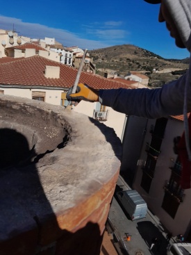 Finalitza l'obra sobre la xemeneia del Tint de Morella i torna el venat desallotjat