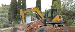 Alfondeguilla derriba el antiguo deposito para mejorar el entorno del Castillo de Alfandech