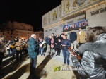 Alcora vive su tradicional 'Nit d'Albaes' de Nochebuena con el canto a la Virgen en la parroquia y al alcalde en la plaza del ayuntamiento