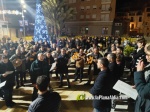Alcora vive su tradicional 'Nit d'Albaes' de Nochebuena con el canto a la Virgen en la parroquia y al alcalde en la plaza del ayuntamiento