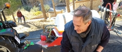 Más de 30 niños reforestan Montán con especies resistentes al fuego para prevenir incendios