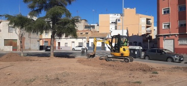 Burriana renueva el sistema de riego y el arbolado de la Plaza de l'Hereu