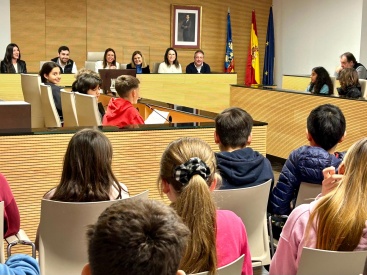 Almassora celebra dos plenos infantiles con escolares de todos los colegios