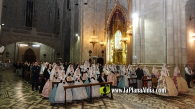 La Missa Fallera omple de colorit l'esglsia dels Pares Carmelites