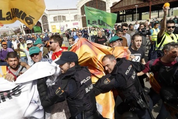 Inconformidad de agricultores y ganaderos valencianos ante propuestas 'insuficientes' del Gobierno