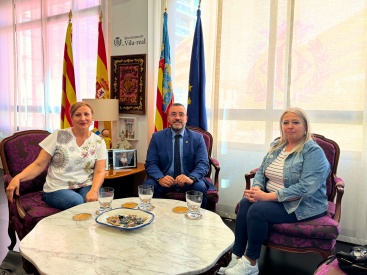 L'alcalde de Vila-real agraeix la feina de l'Associaci Cultural Flamenca Andalusa a l'avantsala de la X Fira d'Abril