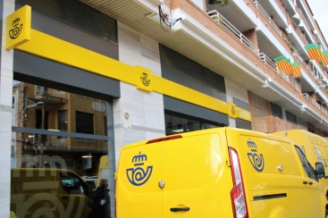 Correos facilita en Castelln los distintivos ambientales de la DGT para acceder a las Zonas de Bajas Emisiones