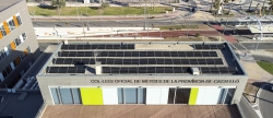 El Collegi de Metges de Castell es suma a la campanya de descarbonitzaci amb la installaci de plaques fotovoltaiques