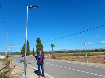 Benicarl� instal�la faroles solars en el cam� de Sant Gregori per millorar la visibilitat