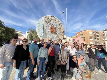 El mural cermico del artista castellonense ngel Igual inspirado en la UNESCO ya luce en Manises