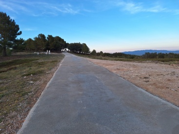 Finalizado el formigonado del tramo final del camino de Sant Marc y la costa en Rossell