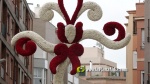 Borriana destella ornamentaci? floral amb les seves Creus de Maig