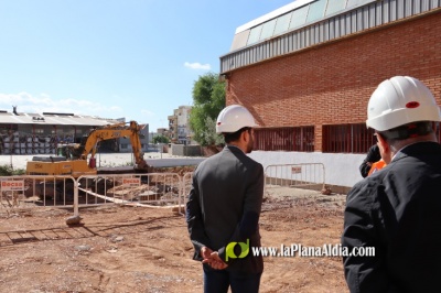 El alcalde y la concejala de Educacin visitan las obras de rehabilitacin y ampliacin del IES Ximn dUrrea