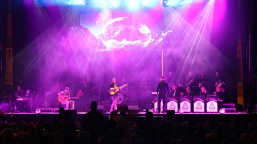 Conxita i l'Onda Big Band triomfen amb un concert únic al Raval de Sant Josep