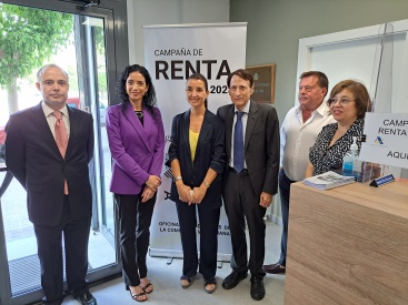 Visita de autoridades a la Oficina Liquidadora de Vila-real