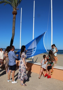 Dues platges de Torreblanca llueixen banderes blaves aquest estiu