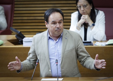 Juanfran Pérez defiende la ley de Libertad Educativa en Les Corts