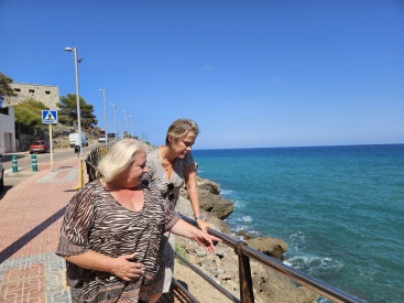 Oropesa del Mar da solucion a la demanda vecinal con la reparacion de la barandilla del paseo maritimo