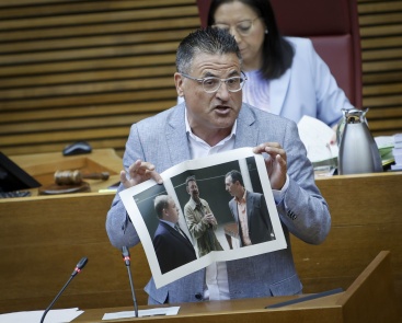 González de Zárate destaca que el decreto de simplificación elimina la excesiva burocracia de la administración