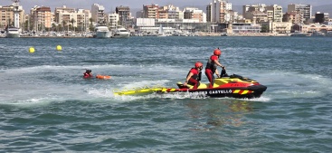 Els Bombers de Castellon reforcen la vigilància de les platges amb la nova moto aquàtica de rescat
