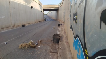 Les Alqueries limpia 1200 kilos de suciedad de los imbornales de la Vía Augusta y avanza en el plan municipal contra inundaciones