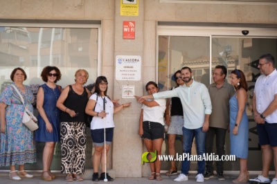 L’Alcora fomenta la inclusión con la instalación de pictogramas cerámicos en puntos clave de la localidad