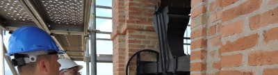 Obres de manteniment en la torre campanar de l'Esglsia de la Mare de Du del Xiquet Perdut