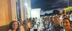 Un multitudinari sopar de pa i porta obre les festes de la Pelejaneta