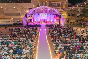 Júlia García Traver es proclamada reina de las fiestas de Vall d'Alba