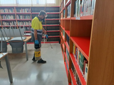 El Ayuntamiento de Almenara realiza tratamiento preventivo en la Biblioteca Joan Fuster